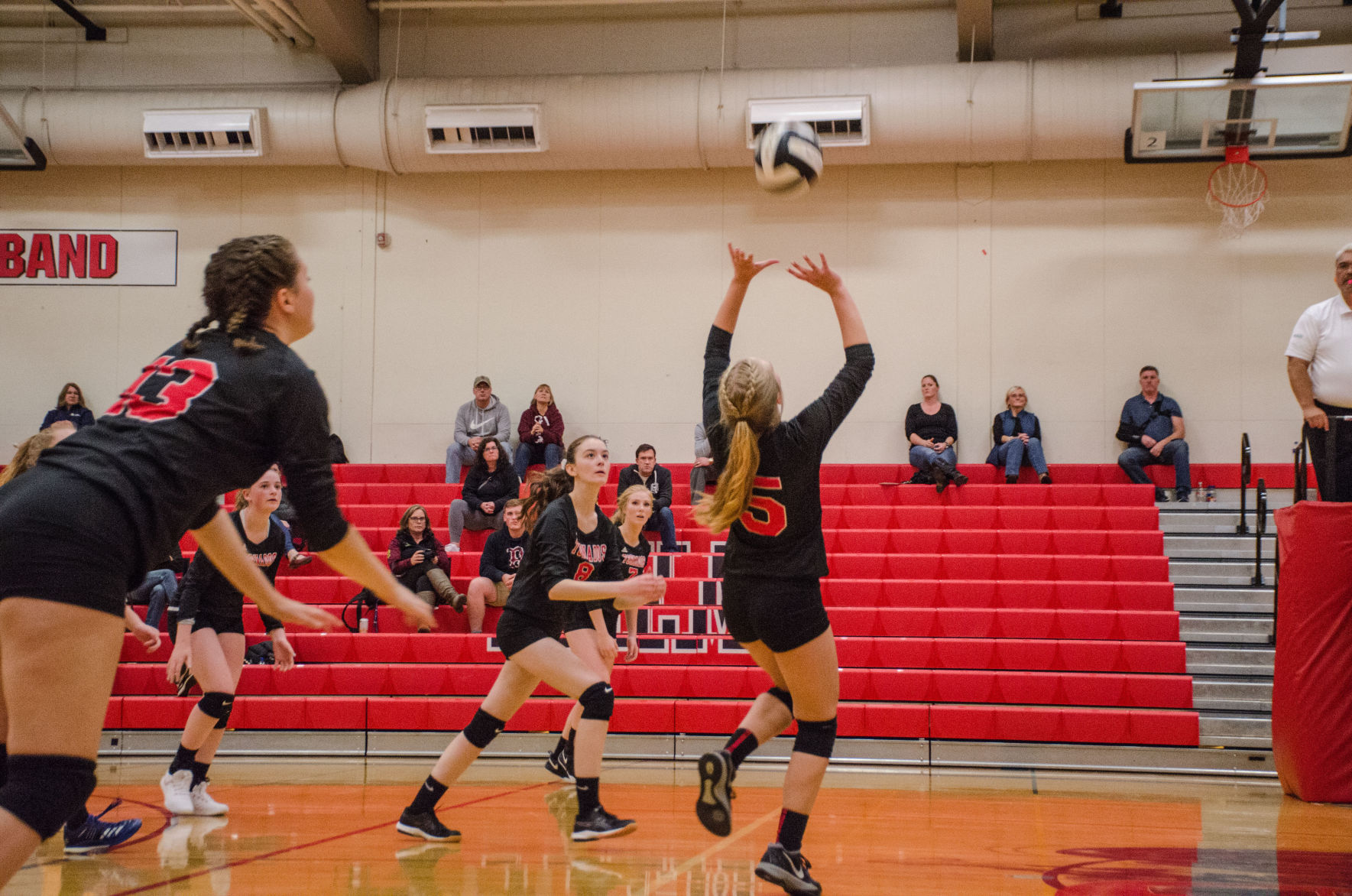 191010.sports.yelmvolleyball.er2.jpg